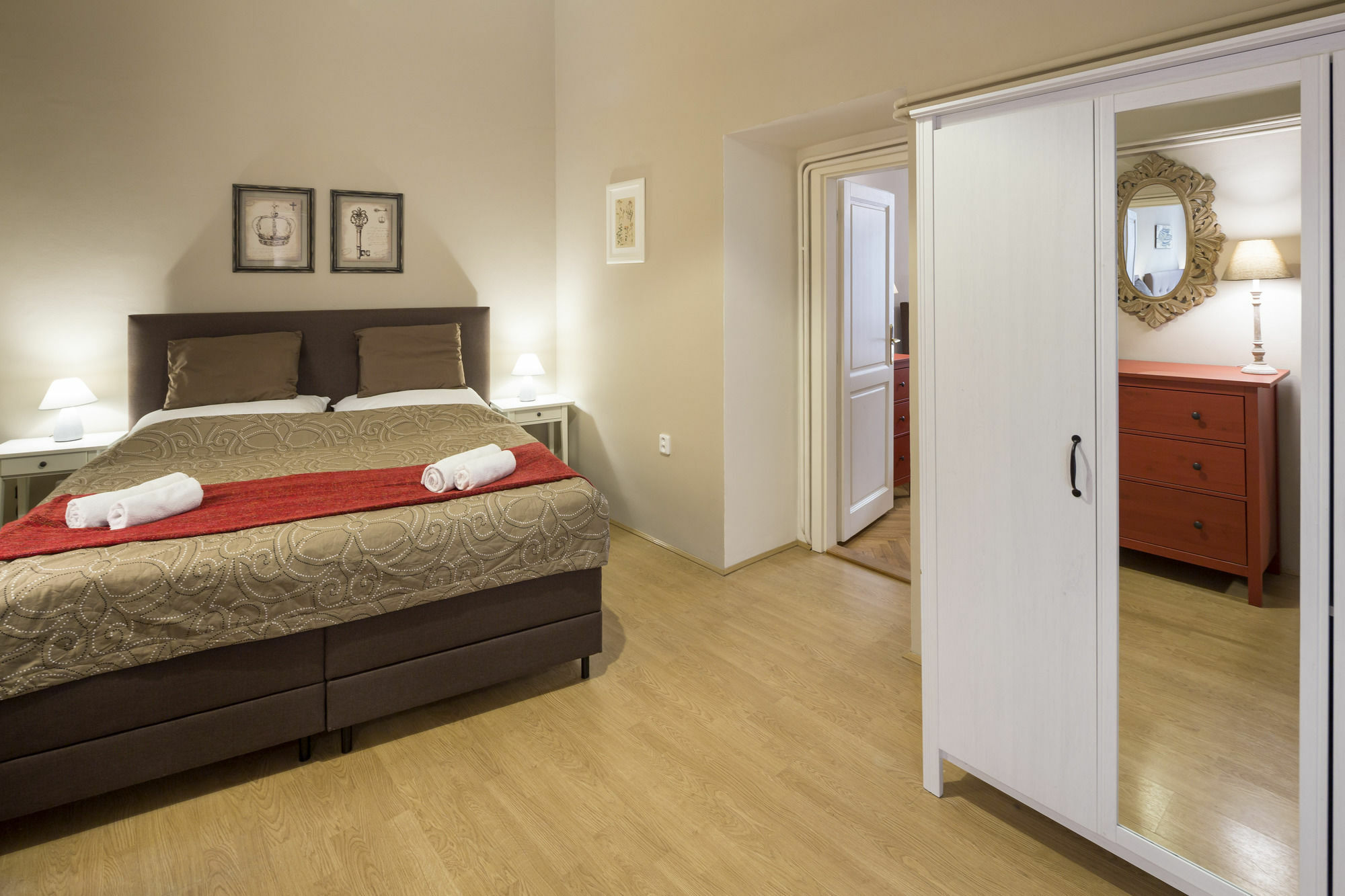Old Town Square - Dlouha Apartment